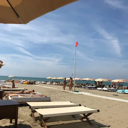 Exclusive Loft 300mt By The Sea Dei Marmi